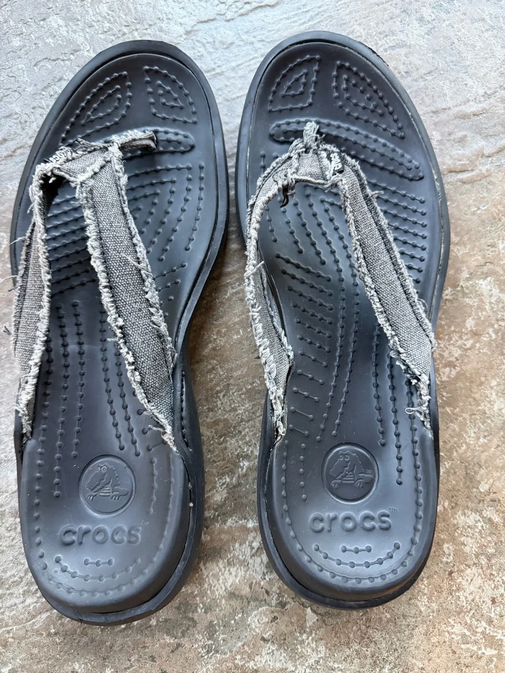 CROCS Santa Cruz Canvas Flip Flops Black Frayed Straps Women’s 8